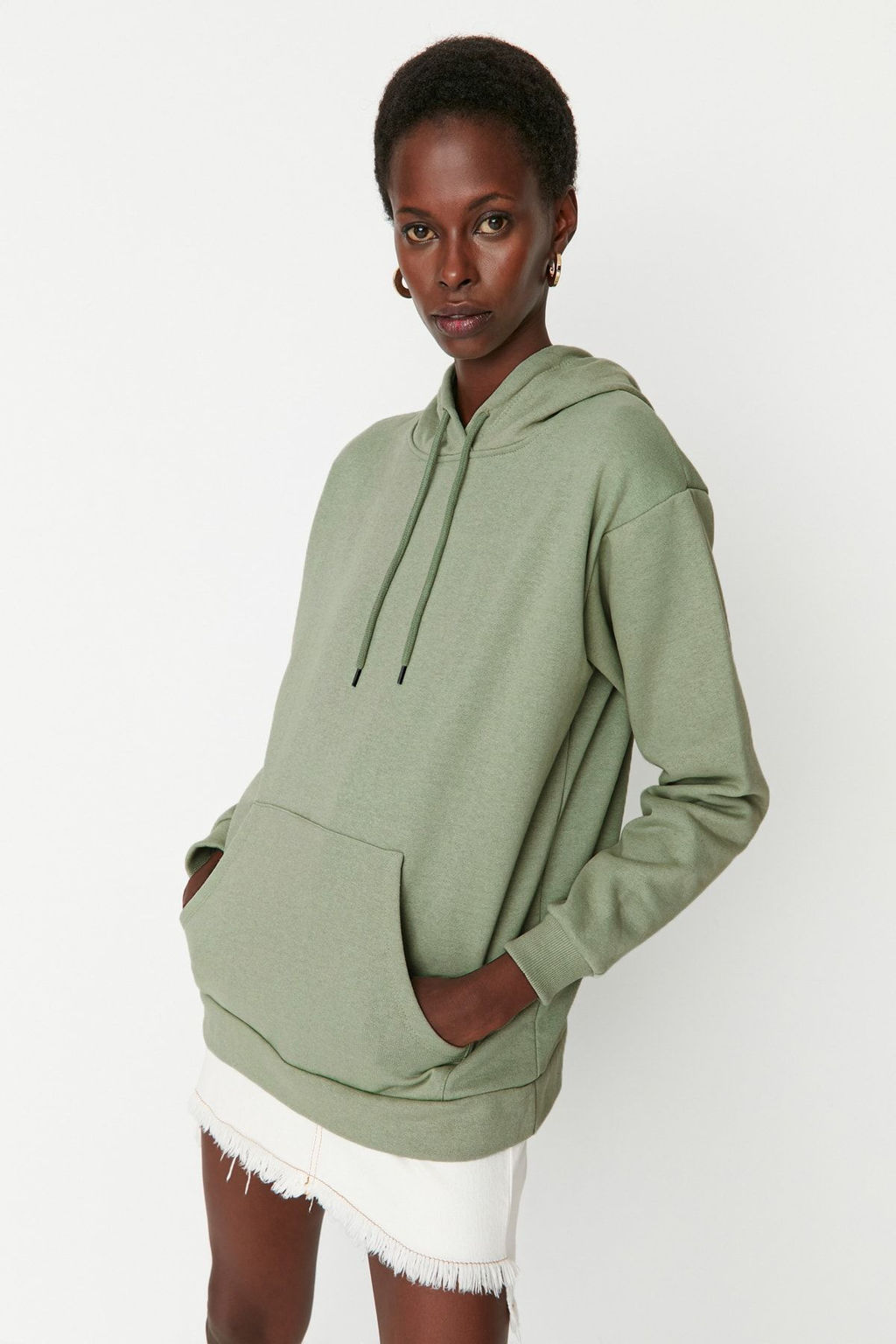 TRENDYOLMILLA Bej Kal?n Ici Polarl? Kanguru Cepli Kapusonlu Boyfriend/Genis Kal?p Orme Sweatshirt TWOAW20SW0525 фото 2