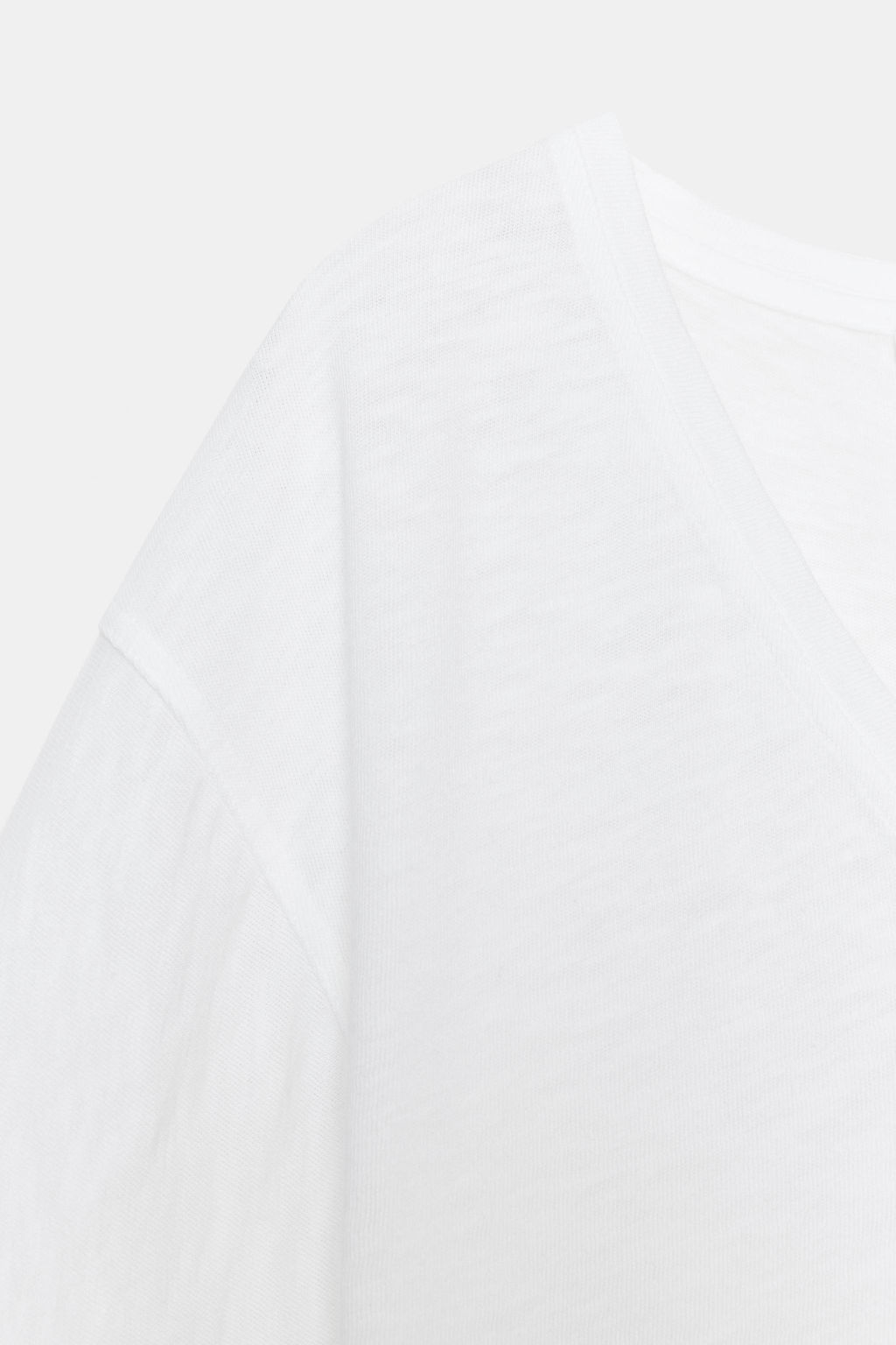 CAMISETA ESCOTE PICO / Blanco - Zara фото 7