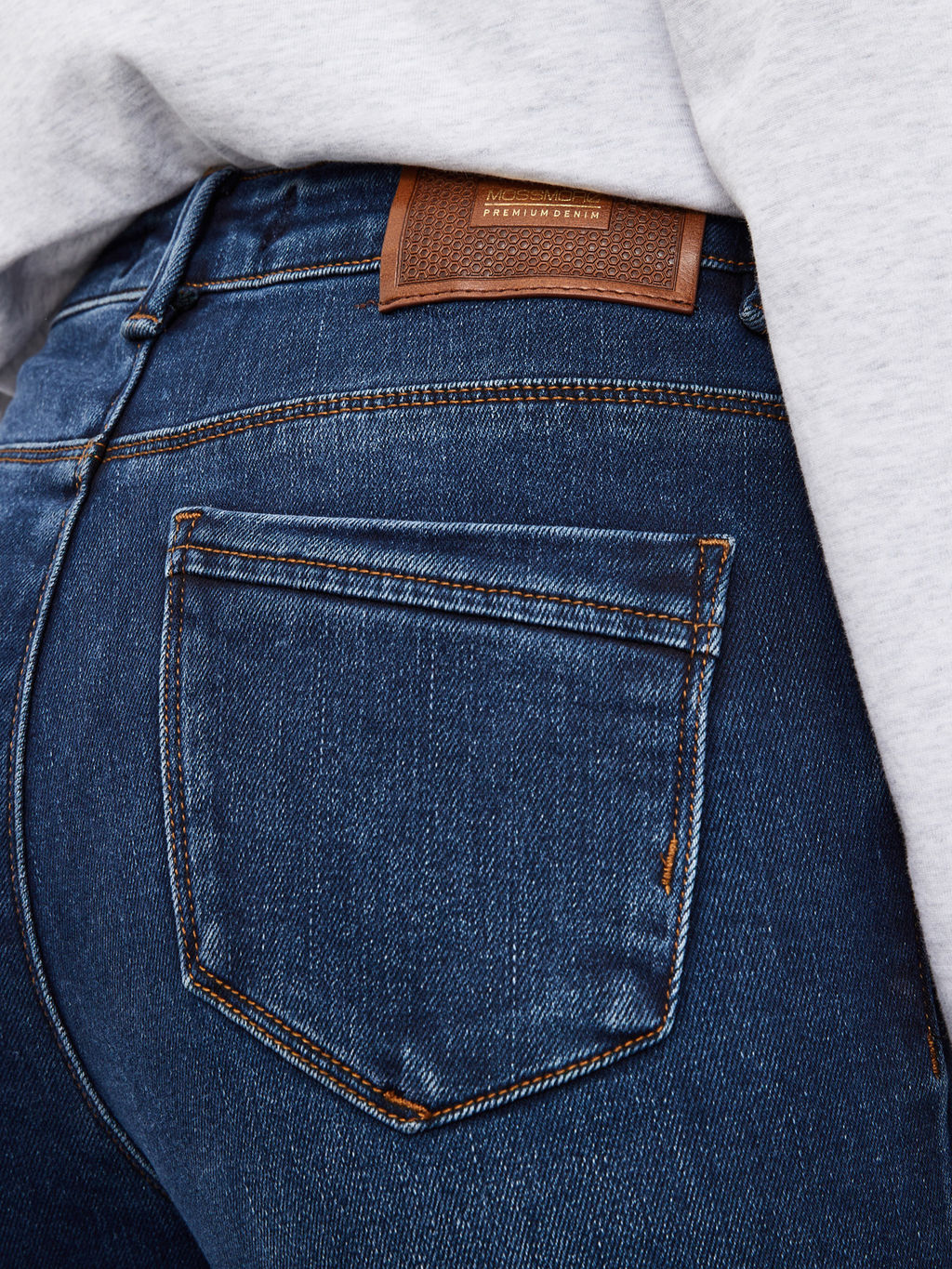 Утепленные женские джинсы зауженного кроя на Байке