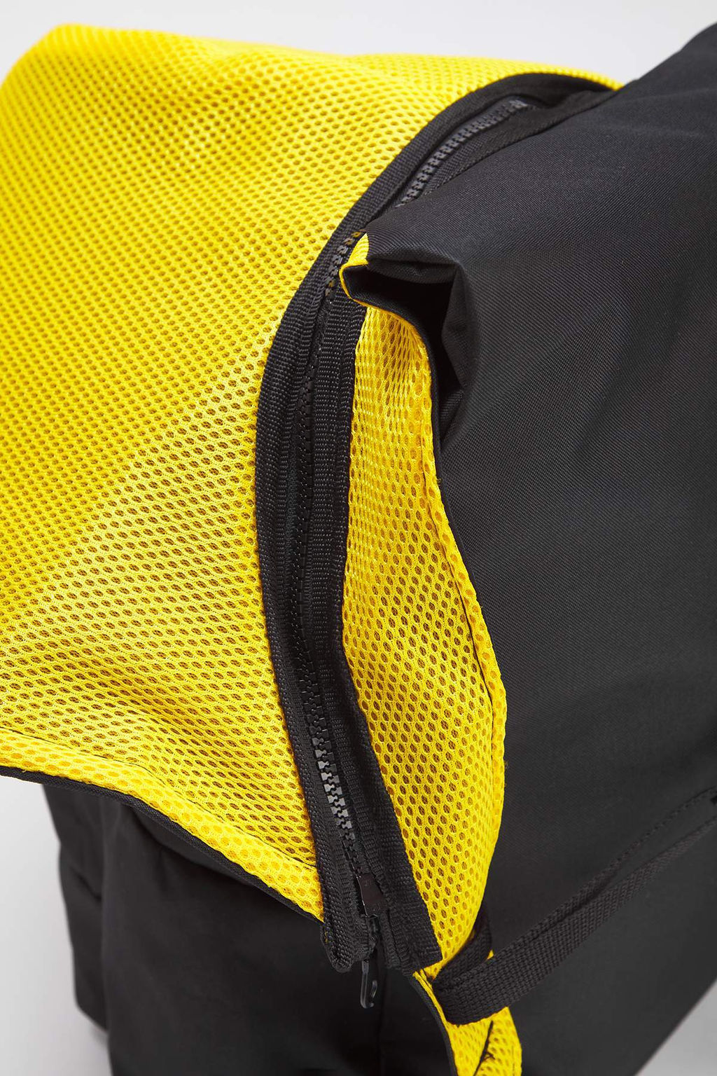 Kapusonlu Unisex Kids Okul Cantas?
TAKAW26OI00001