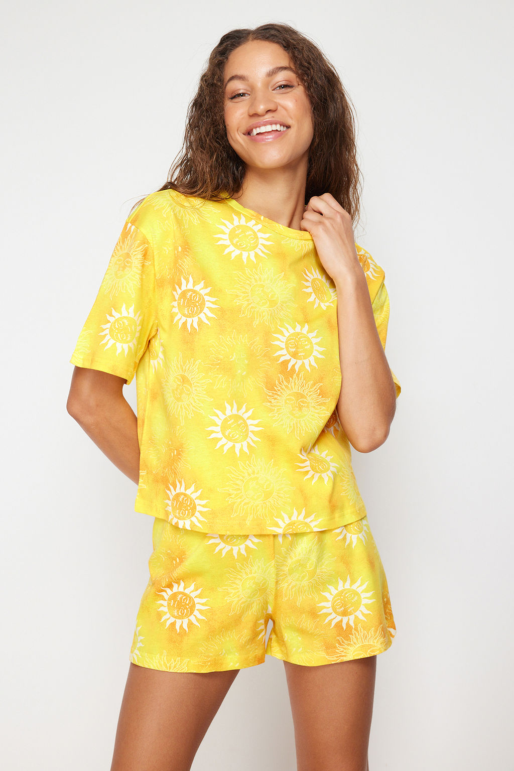 Sar? %100 Pamuklu Gunes Desenli Sortlu Orme Pijama Tak?m? THMSS24PT00108