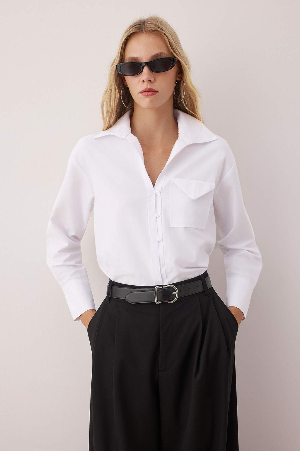 Beyaz Cep Detayl? Onu Dugmeli Gomlek TWOAW26GO00058