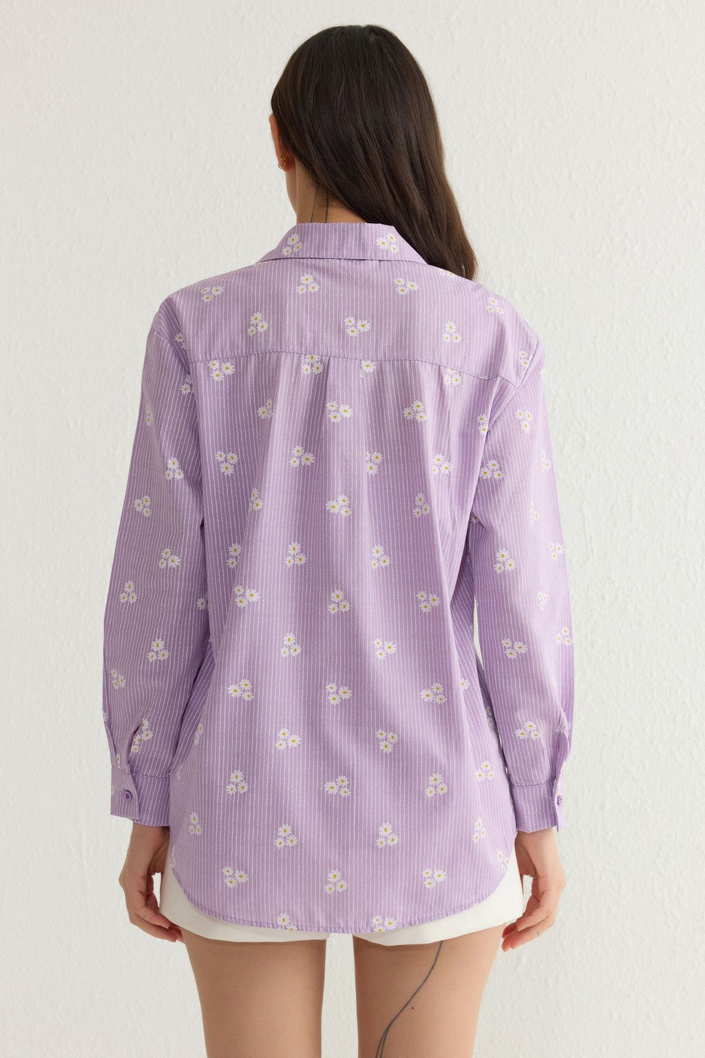 TRENDYOLMILLA Mavi Cizgili Cicek Desenli Pamuklu Oversize Genis Kal?pl Dokuma Gomlek TWOSS23GO00373  фото 18