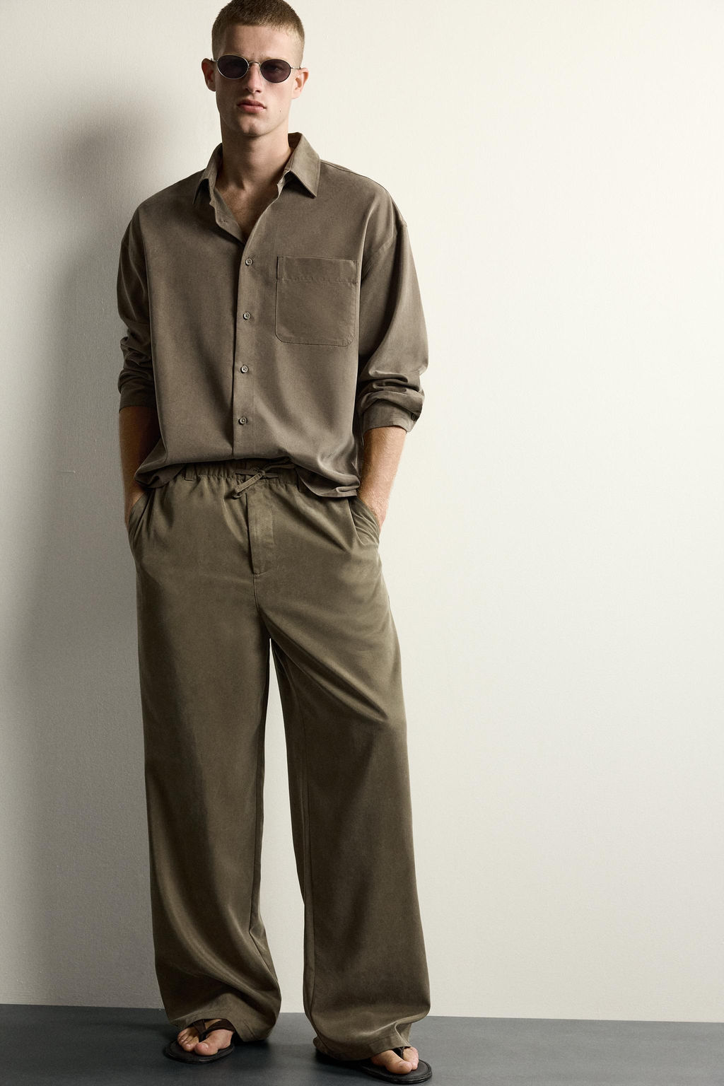 PANTAL?N FLUIDO RELAXED FIT / Marr?n - Zara фото 5