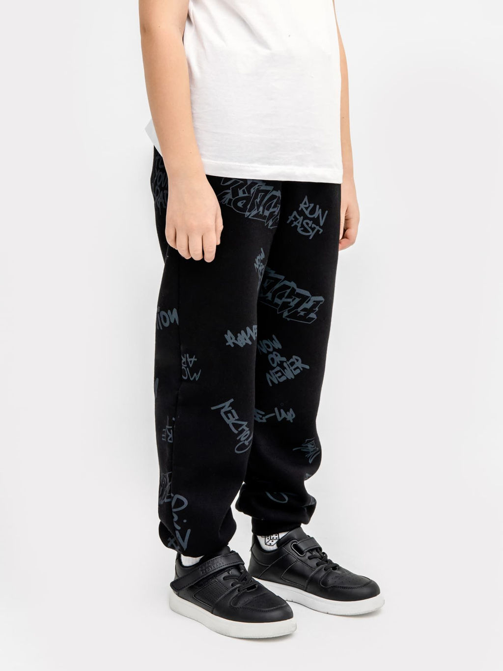 Брюки для мальчиков черные с принтом текст - Mark formelle фото 3