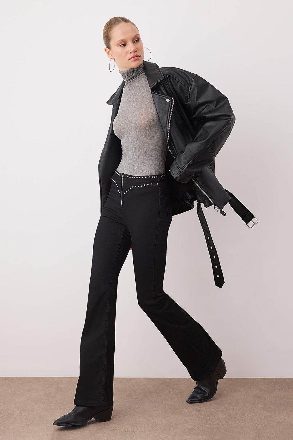Siyah Yuksek Bel Beli Trok Detayl? Flare Ispanyol Paca Jeans TWOAW26JE00209 - Trendyolmilla фото 2