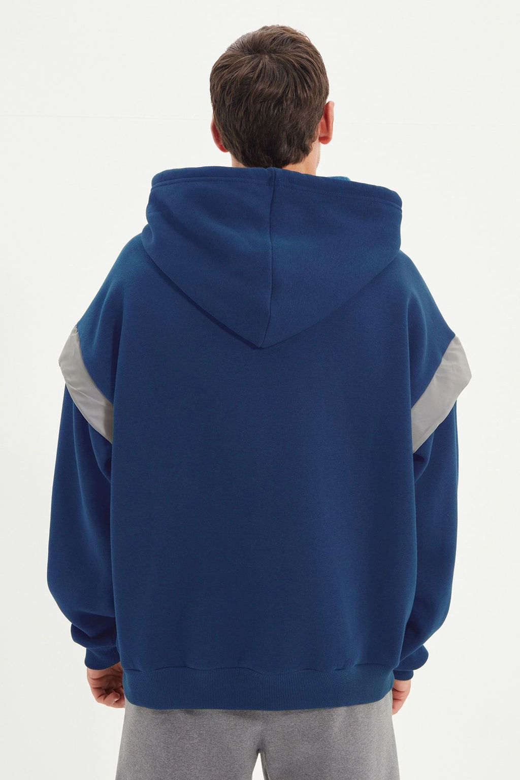Indigo Oversize/Genis Kesim Kapusonlu Reflektor Detayl? Ici Polarl? Sweatshirt TMNSS20SW0205 - Trendyolmilla фото 3