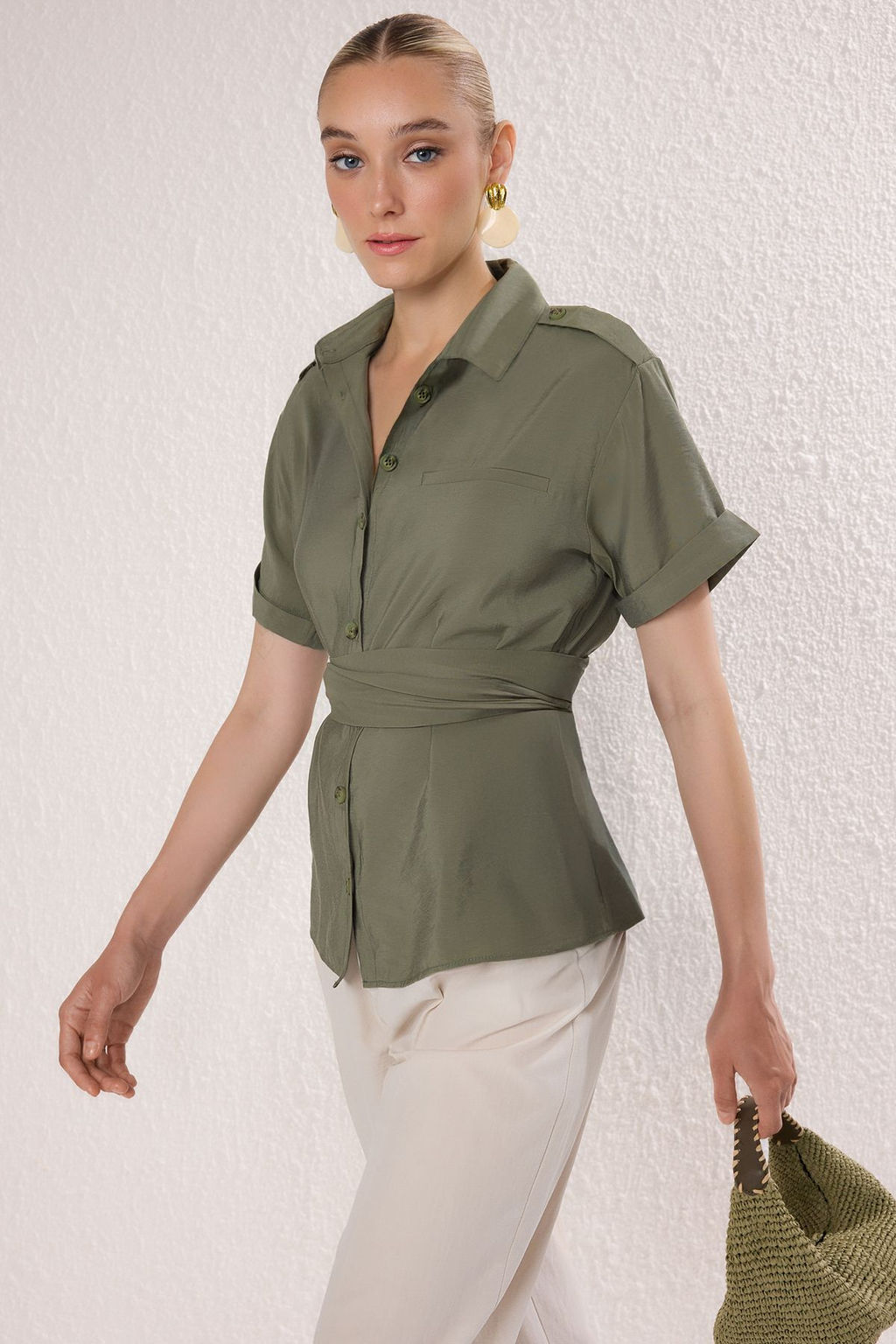 Trendyolmilla Haki Beli Kusak Detayl? Fitted Gomlek TWOSS25GO00166 фото 3