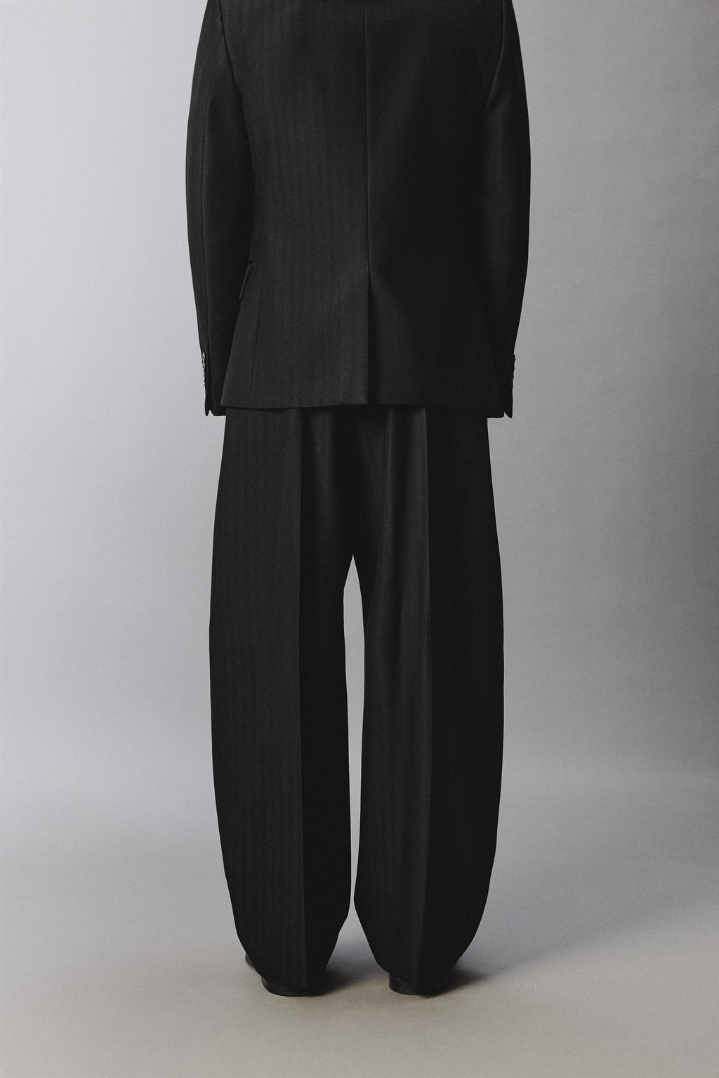 LIMITED EDITION CURVED FIT SUIT TROUSERS - Zara фото 13