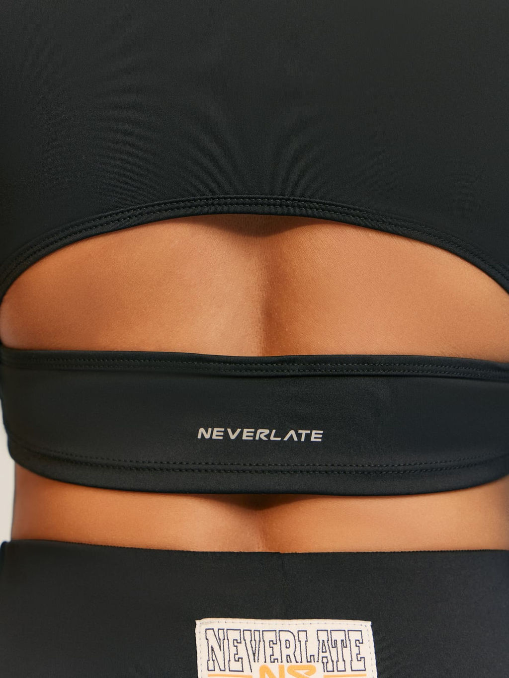 Укороченный рашгард с длинными рукавами