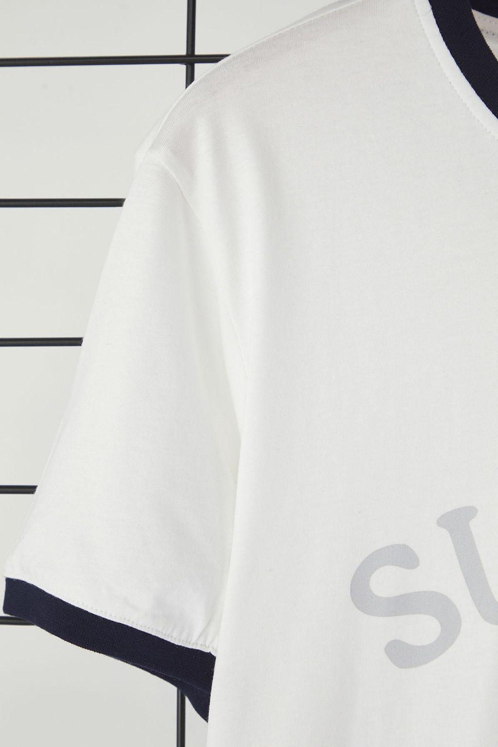 Ekru Regular/Normal Kesim Kol Detayl? Bask?l? %100 Pamuk T-Shirt TMNSS25TS00034