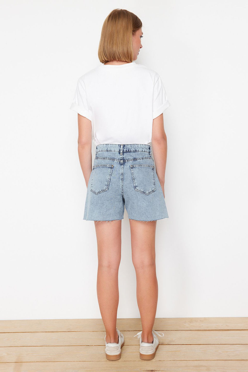 Ac?k Mavi Pileli Yuksek Bel Denim Sort TWOSS24SR00192 - Trendyolmilla фото 6