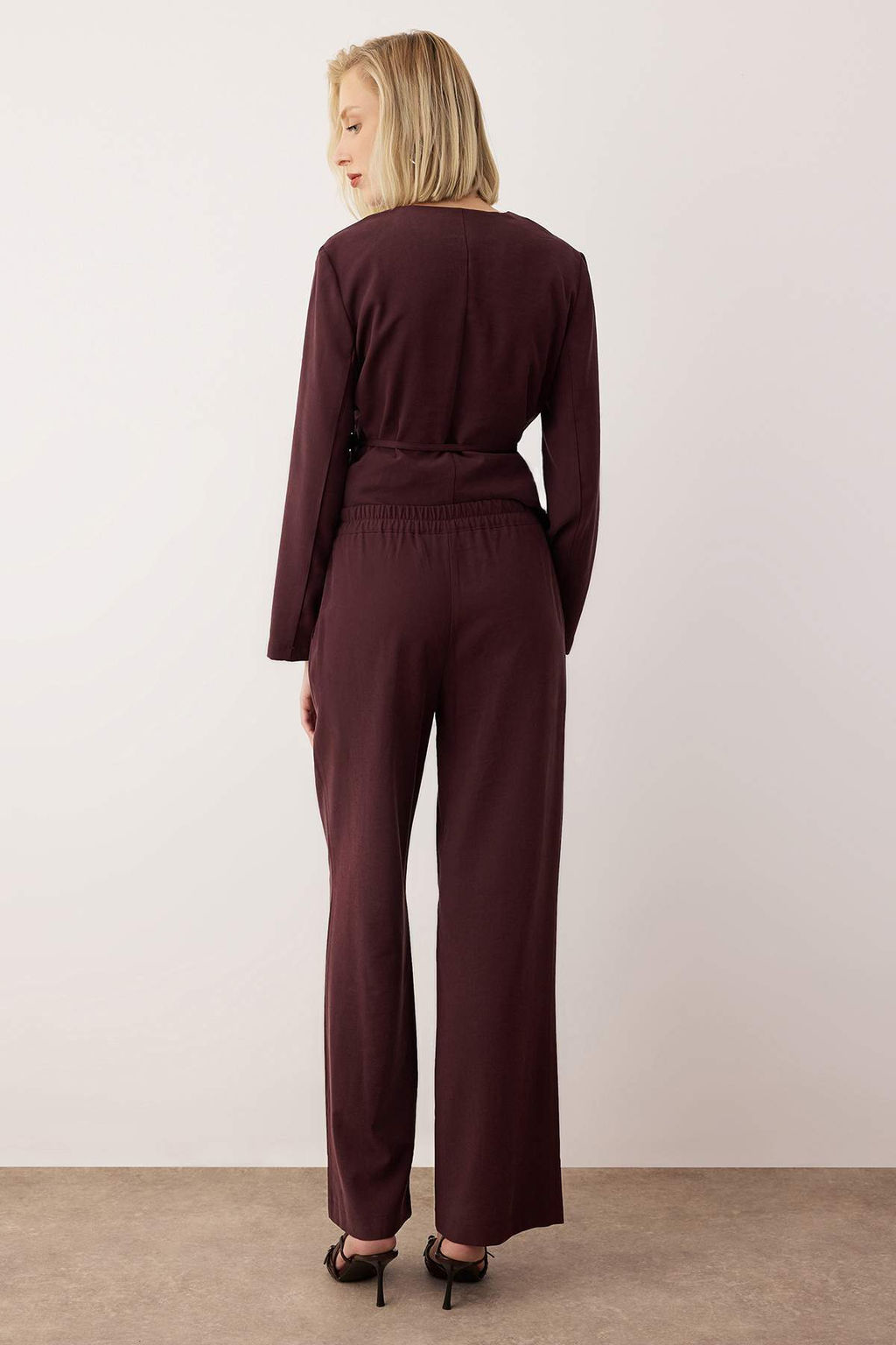 EXCLUSIVE Ozel Koleksiyon Murdum Yumusak Tuseli Wide Leg/Genis Paca Pantolon TWOAW26PL00119 - Trendyolmilla фото 5