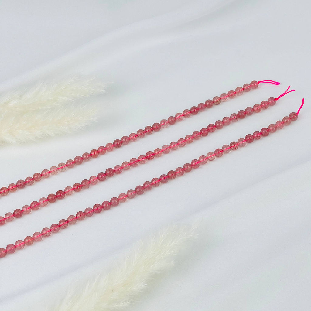 Бусины для украшений из Клубничного кварца (62 бусины) 39 см