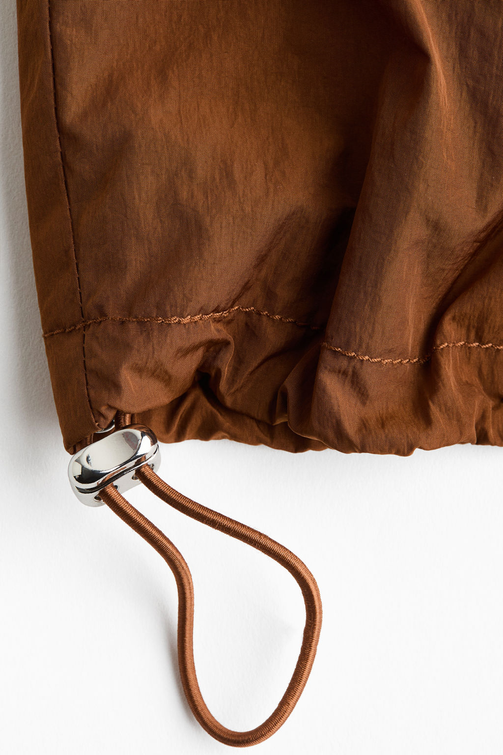 Chaqueta de nailon con capucha - H&m фото 4