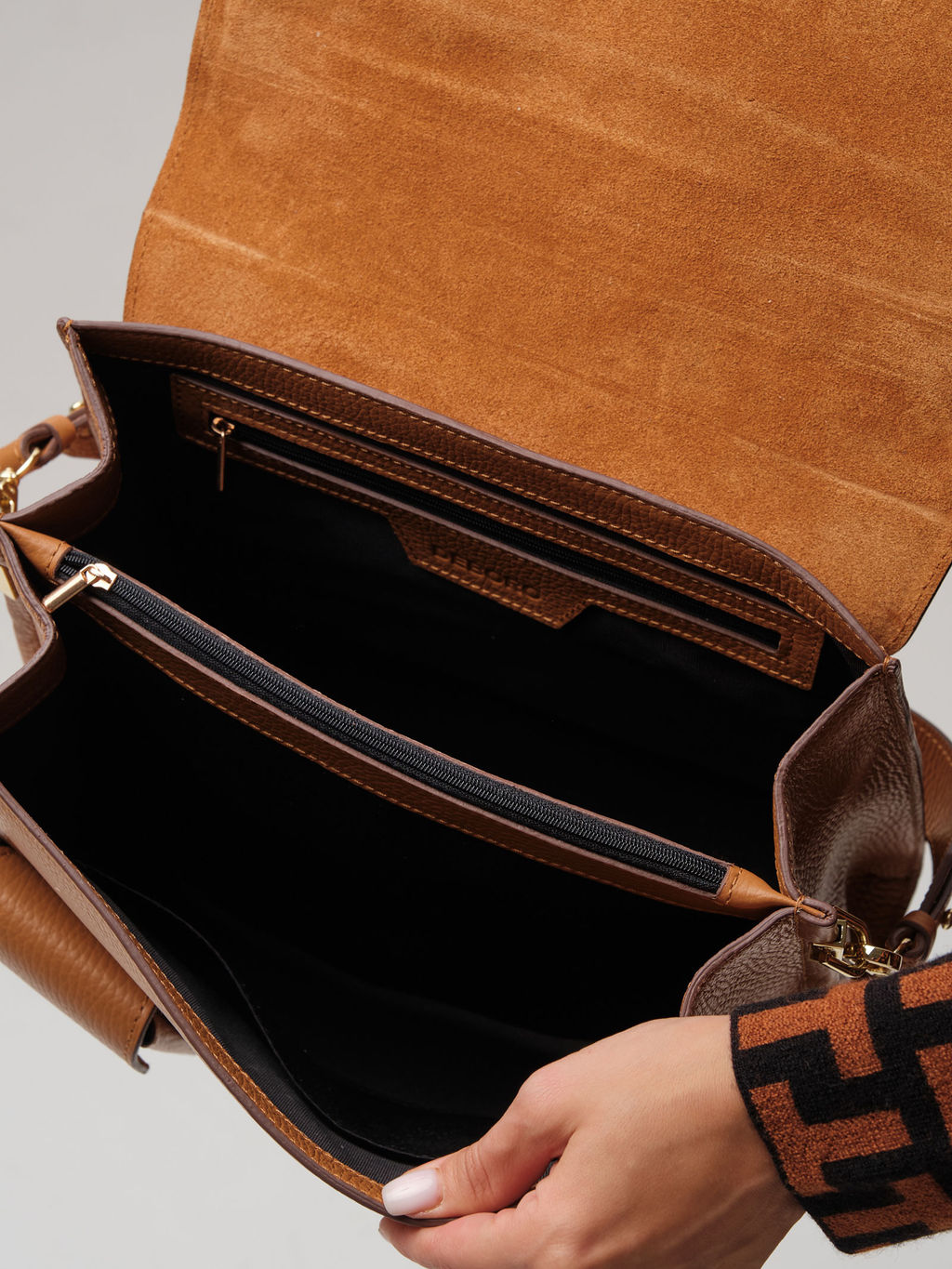 Кожаная сумка Deboro 31104 коричневый лист