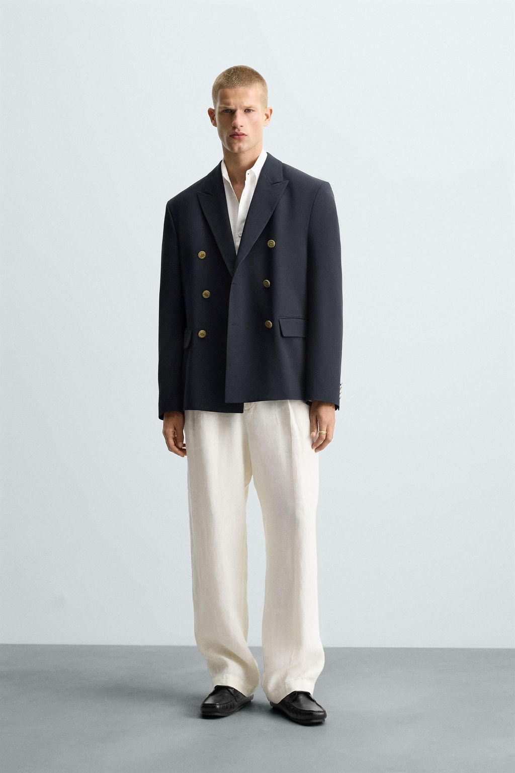 DOUBLE-BREASTED BLAZER