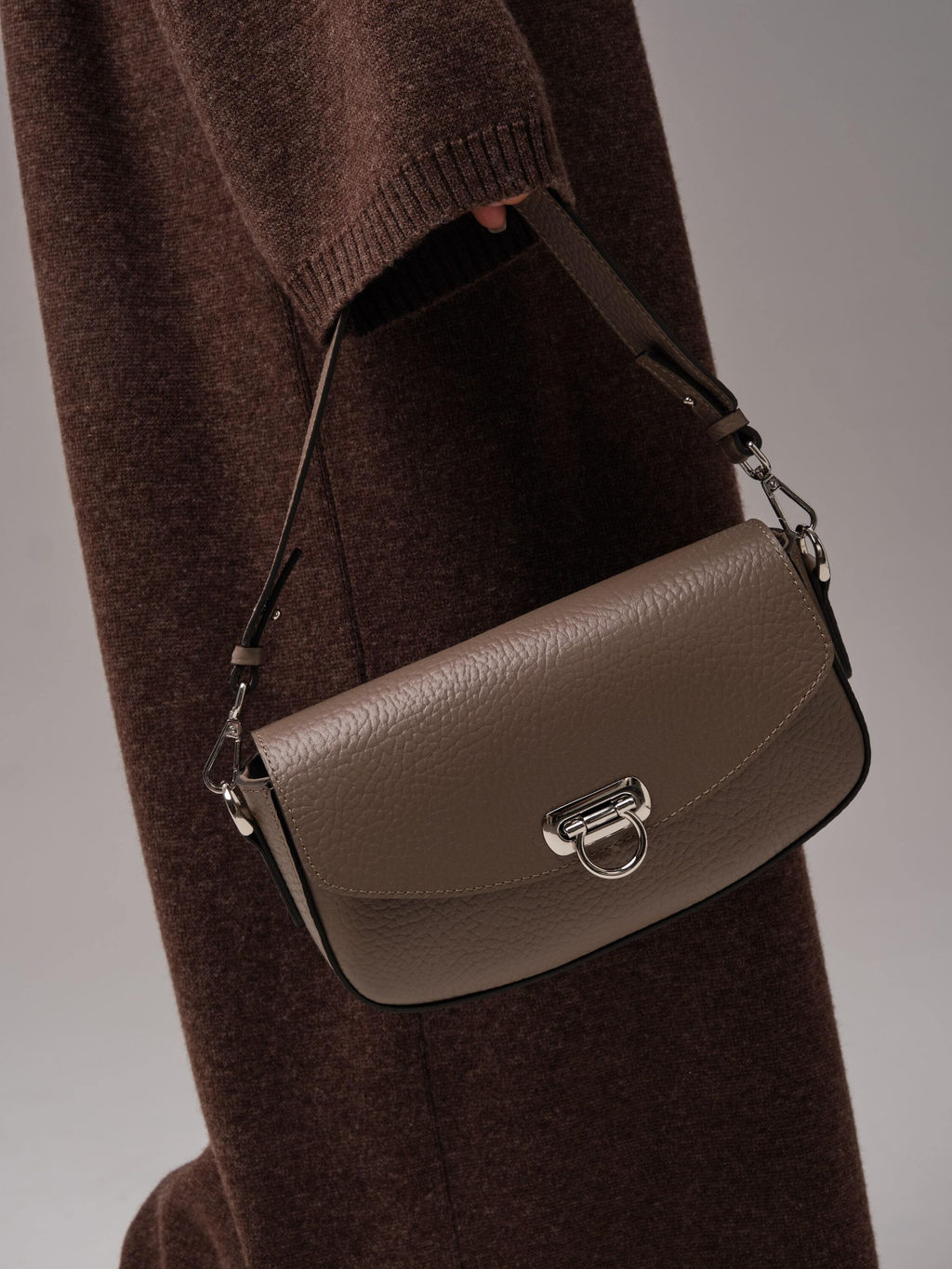 Кожаная сумка Azaro 31049 тауп соло