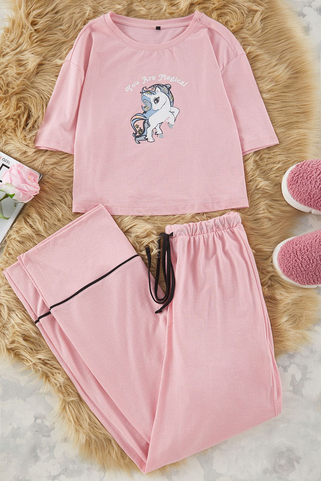 Trendyolmilla Siyah Pamuklu Eglence Bask?l? Biye Detayl? Orme Pijama Tak?m? THMSS21PT0953