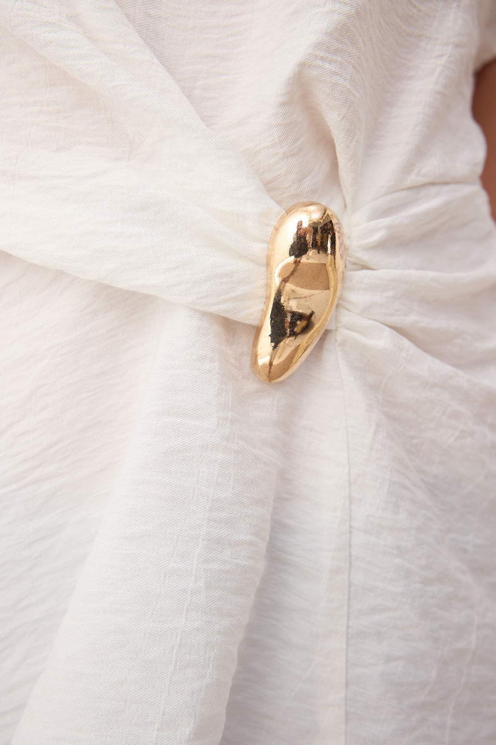 Ekru Kay?k Yaka Fitted Toka Detayl? Dokuma Bluz TWOAW26BZ00058