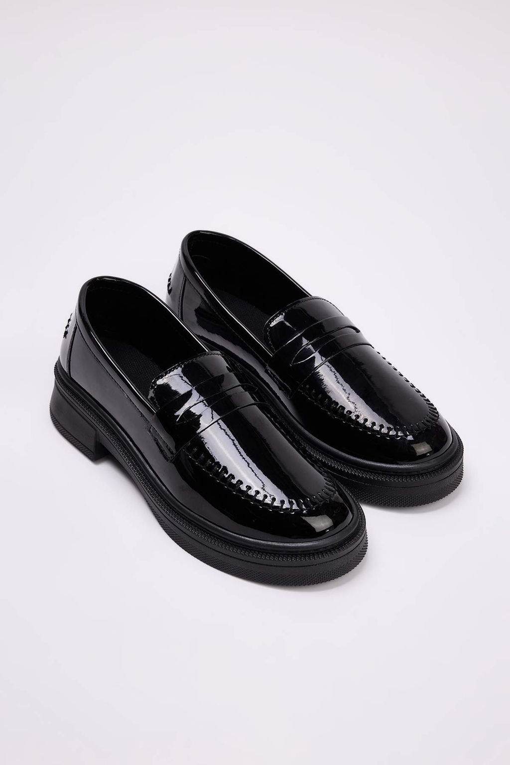 Siyah Rugan Dikis Detayl? Kad?n Loafer Ayakkab? TAKAW26LA00006