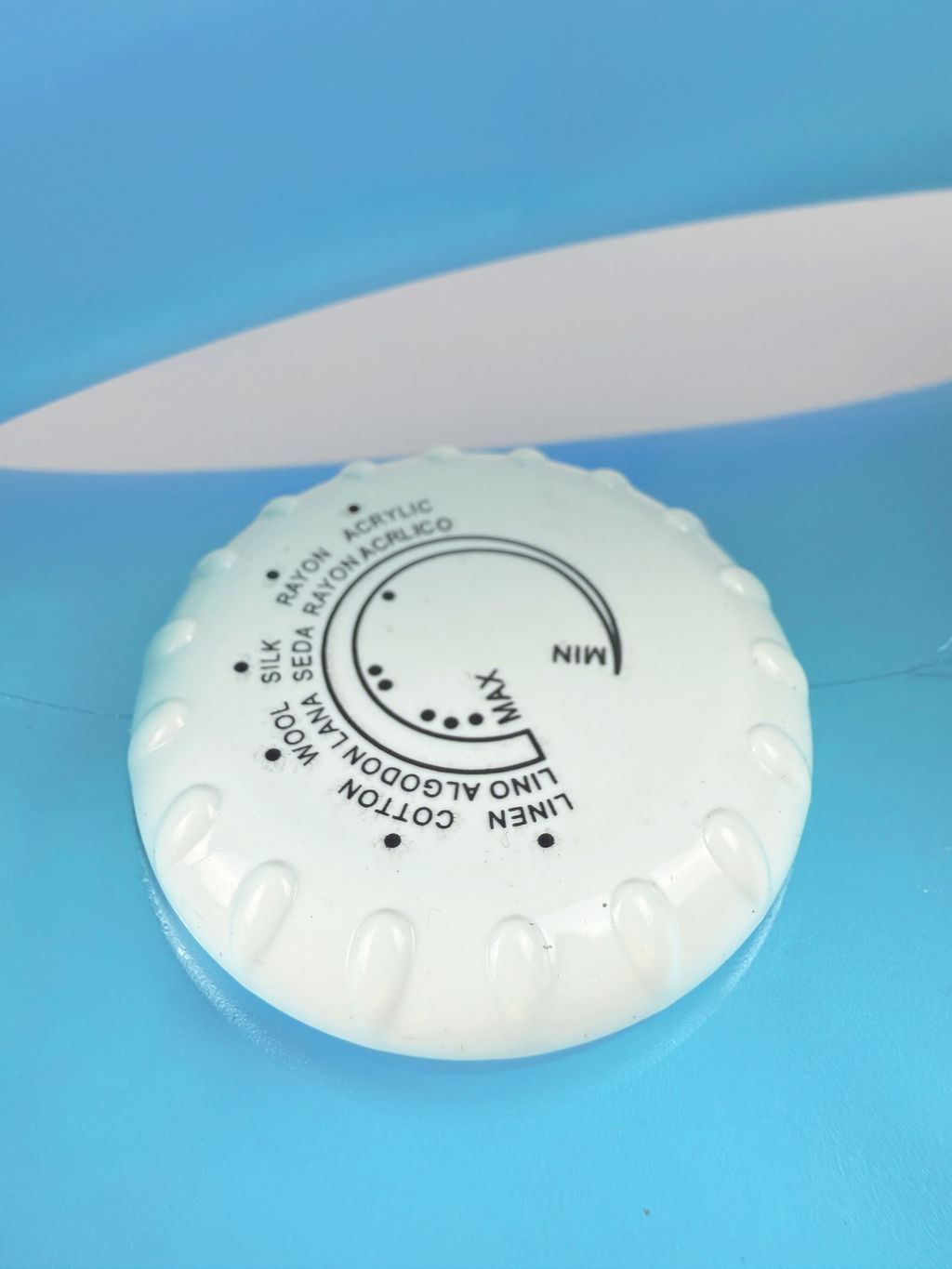 Утюг электрический 1600Вт, пластиковый корпус, материал подошвы - сталь SC-9008 OLS-HC-25