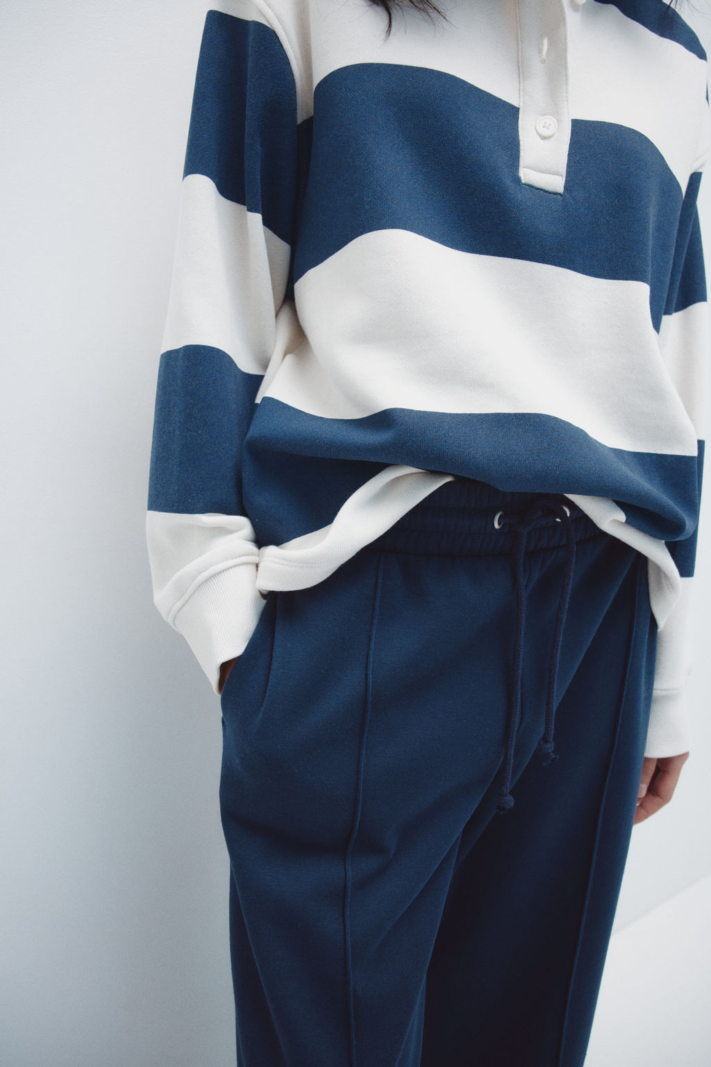 Pantal?n de ch?ndal amplio con raya - H&m фото 7