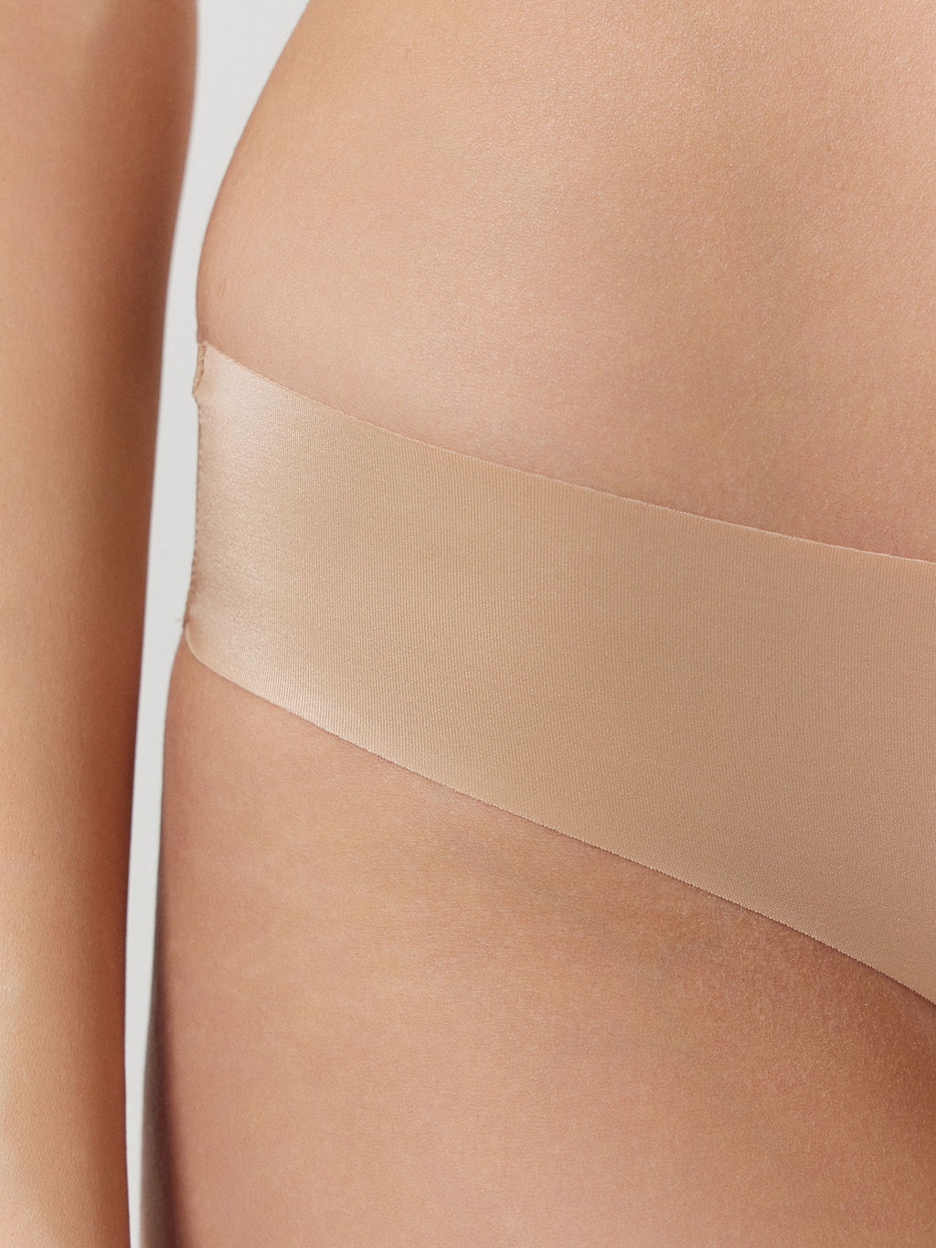 Цена за 2 штуки! Бесшовные слип-бикини в бежевом цвете - Mark formelle фото 6
