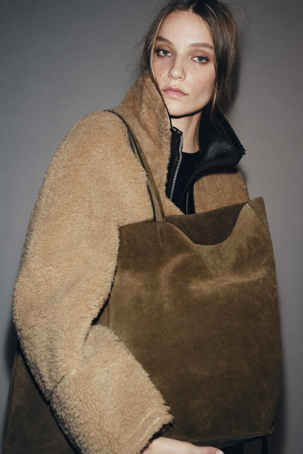 SPLIT SUEDE MAXI TOTE BAG - Zara фото 17