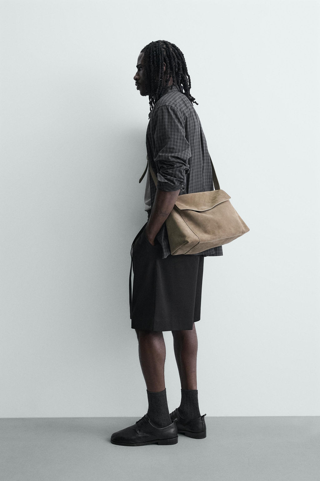 BERMUDA RELAXED FIT PLIEGUES CINTUR?N / Negro