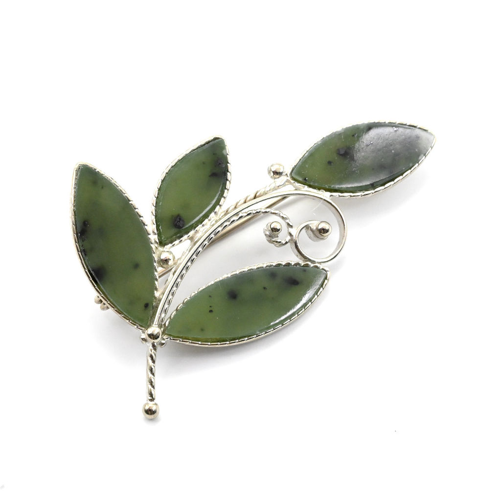 Брошь нефрит "Веточка" 50*30мм. Радуга камня