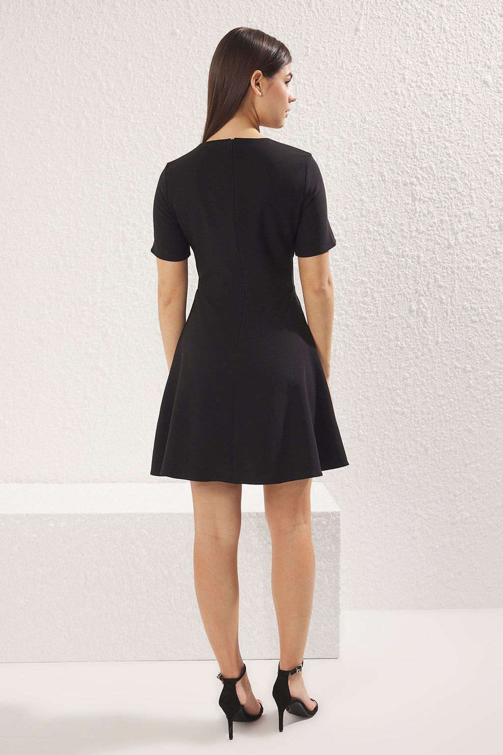 Siyah Etegi Belden Ac?lan Fiyonklu Mini Dokuma Elbise TWOSS25EL00272 - Trendyolmilla фото 5