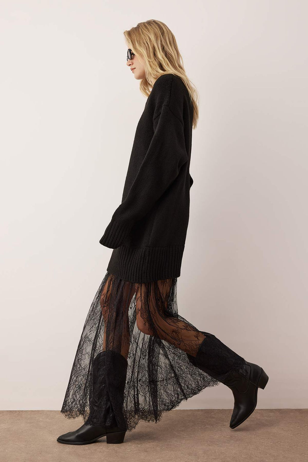 Siyah Duz Maxi Bisiklet Yaka Dantel Etekli Maxi Triko Elbise TWOAW26EL00323 - Trendyolmilla фото 2