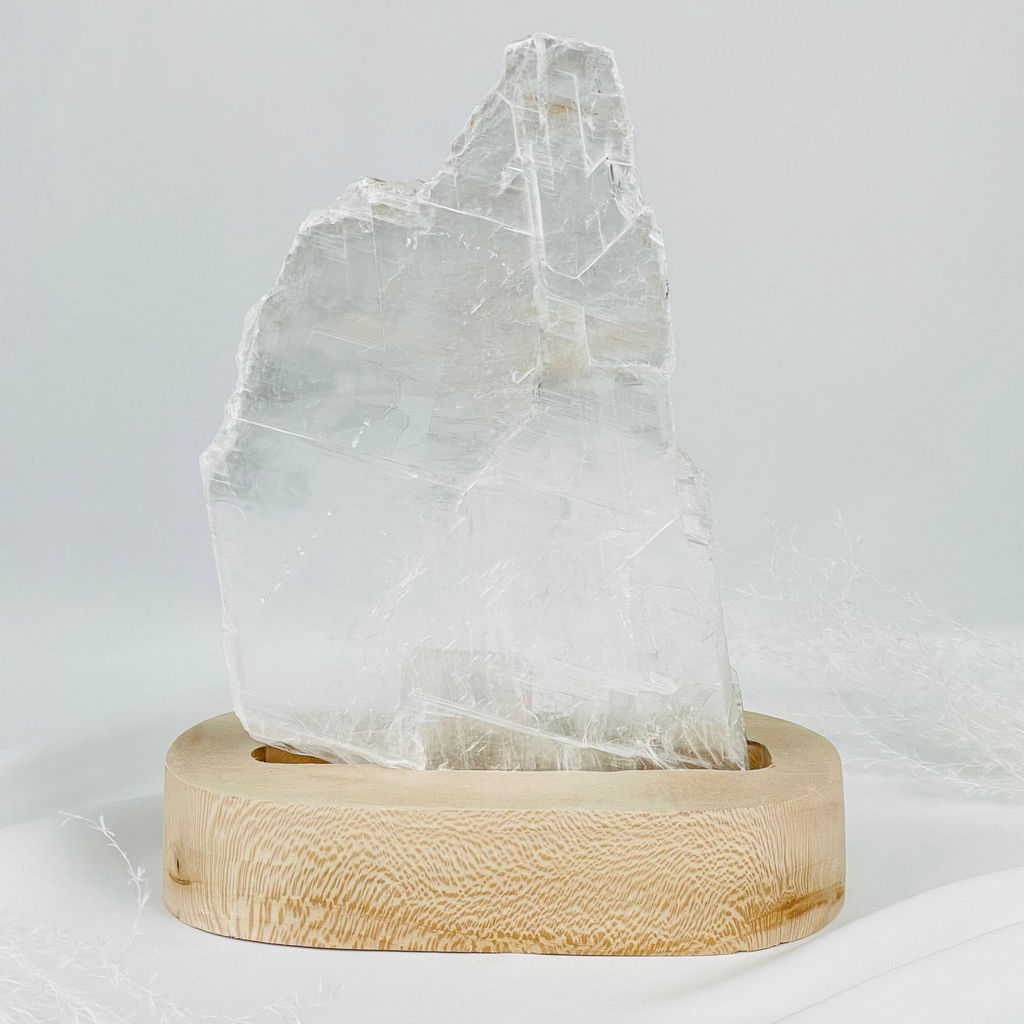 Срез Селенита на подставке - Радуга самоцветов фото 2