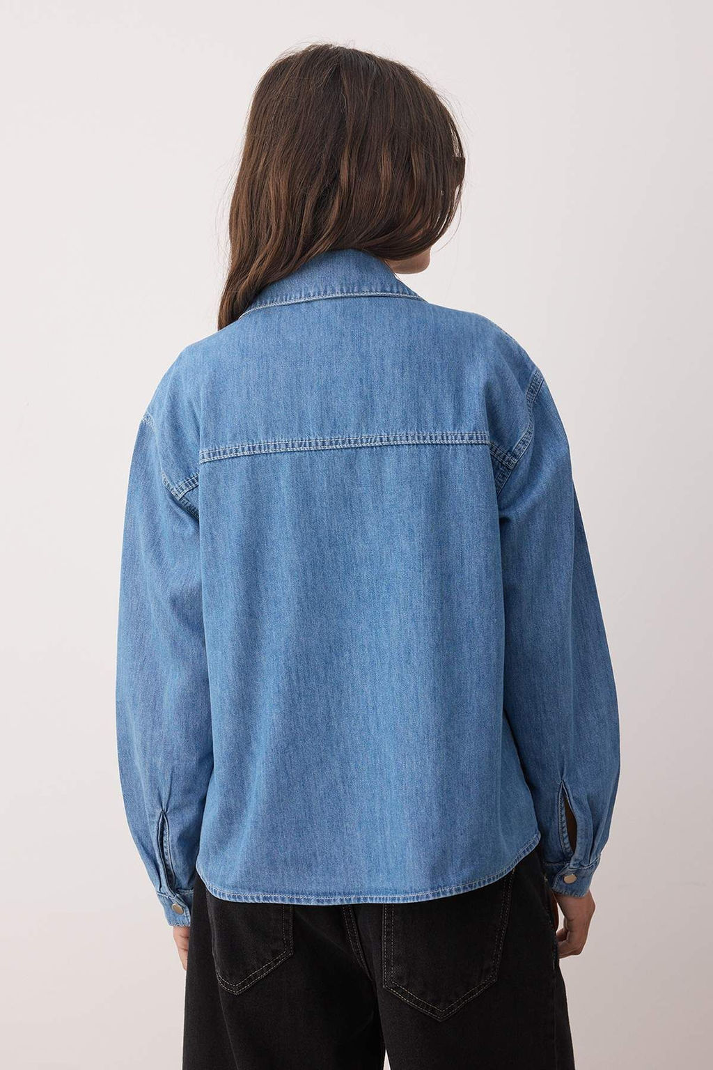 Mavi Kusgozu Baglama Detayl? Denim Gomlek TWOAW26GO00003 - Trendyolmilla фото 4