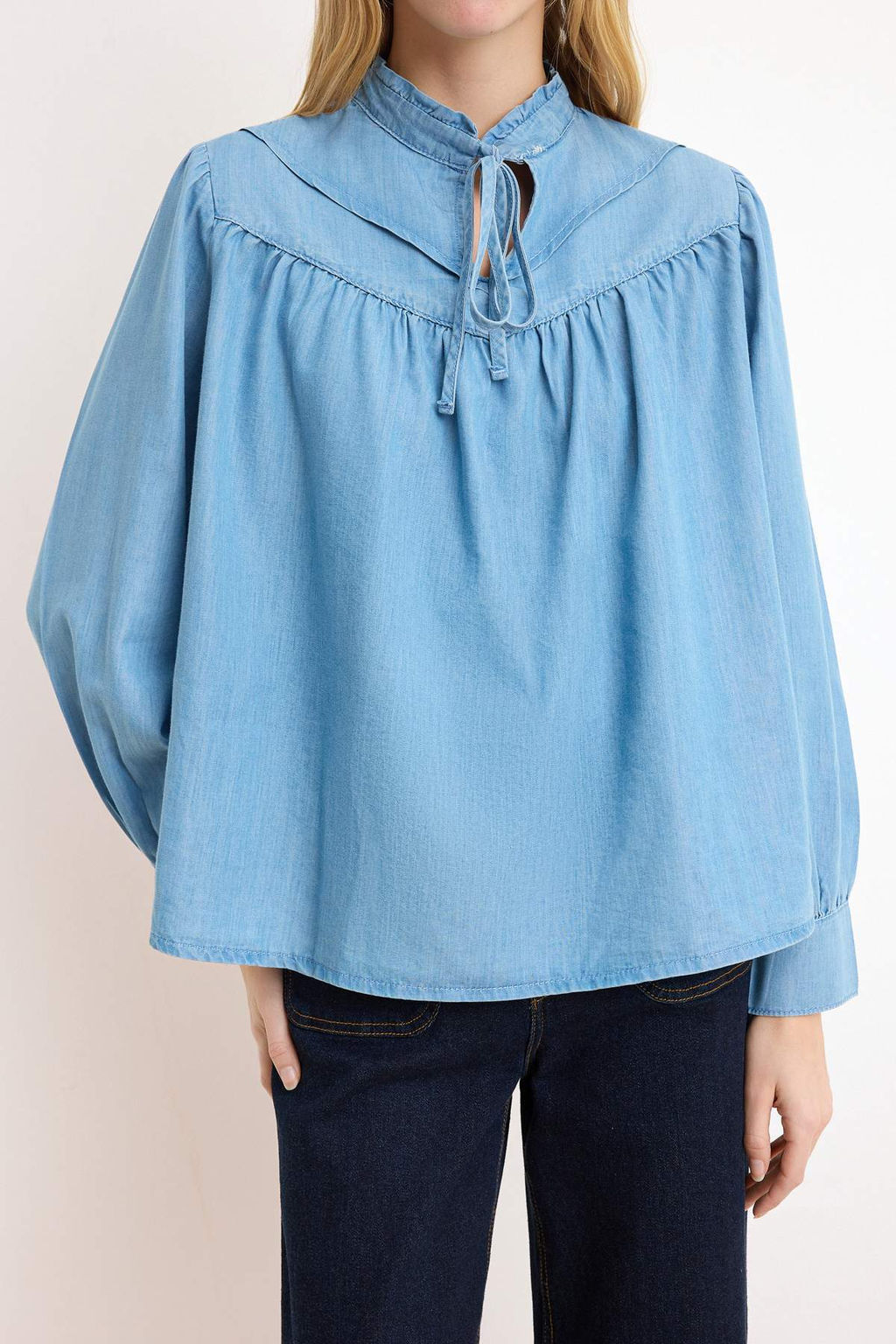 Mavi %100 Tencel Yakas? Baglama Detayl? Relaxed Fit Denim Bluz TWOSS26BZ00062 - Trendyolmilla фото 3