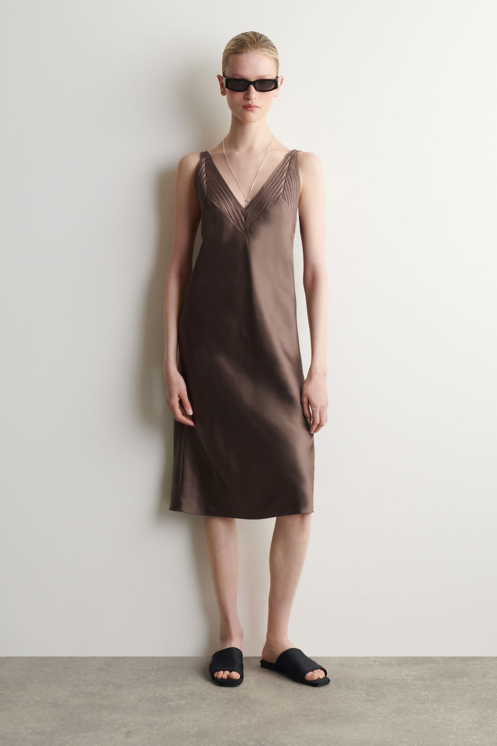 VESTIDO LENCERO SATINADO CON PUNTO ABIERTO - H&m фото 3