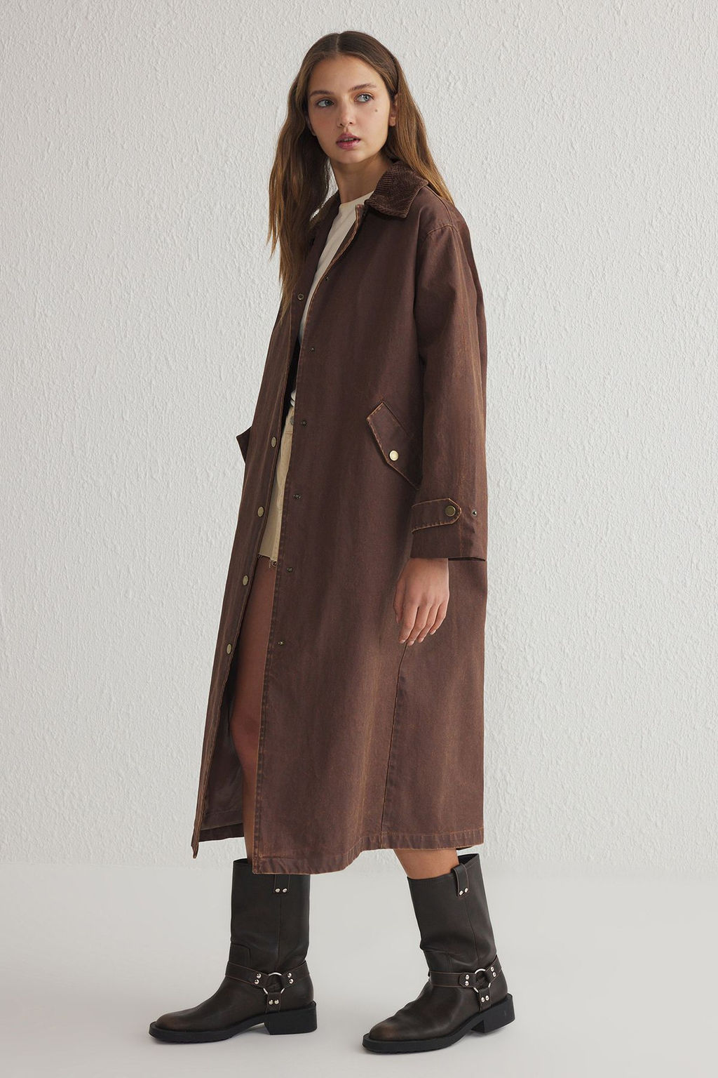 Kahverengi Kaplamal? Yaka Detayl? Oversize Uzun Trenckot TWOSS25TR00002 - Trendyolmilla фото 2