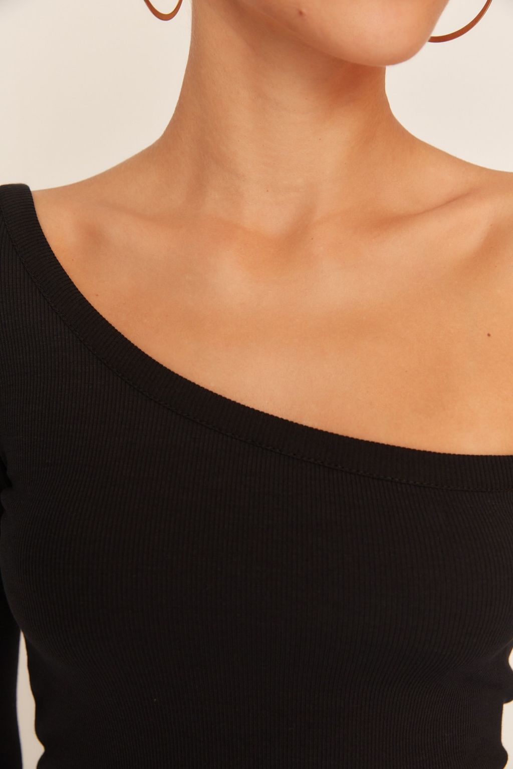 Siyah Fitted/Vucuda Oturan Omzu Ac?k Fitilli Pamuklu Esnek Orme Bluz TWOAW23BZ00475