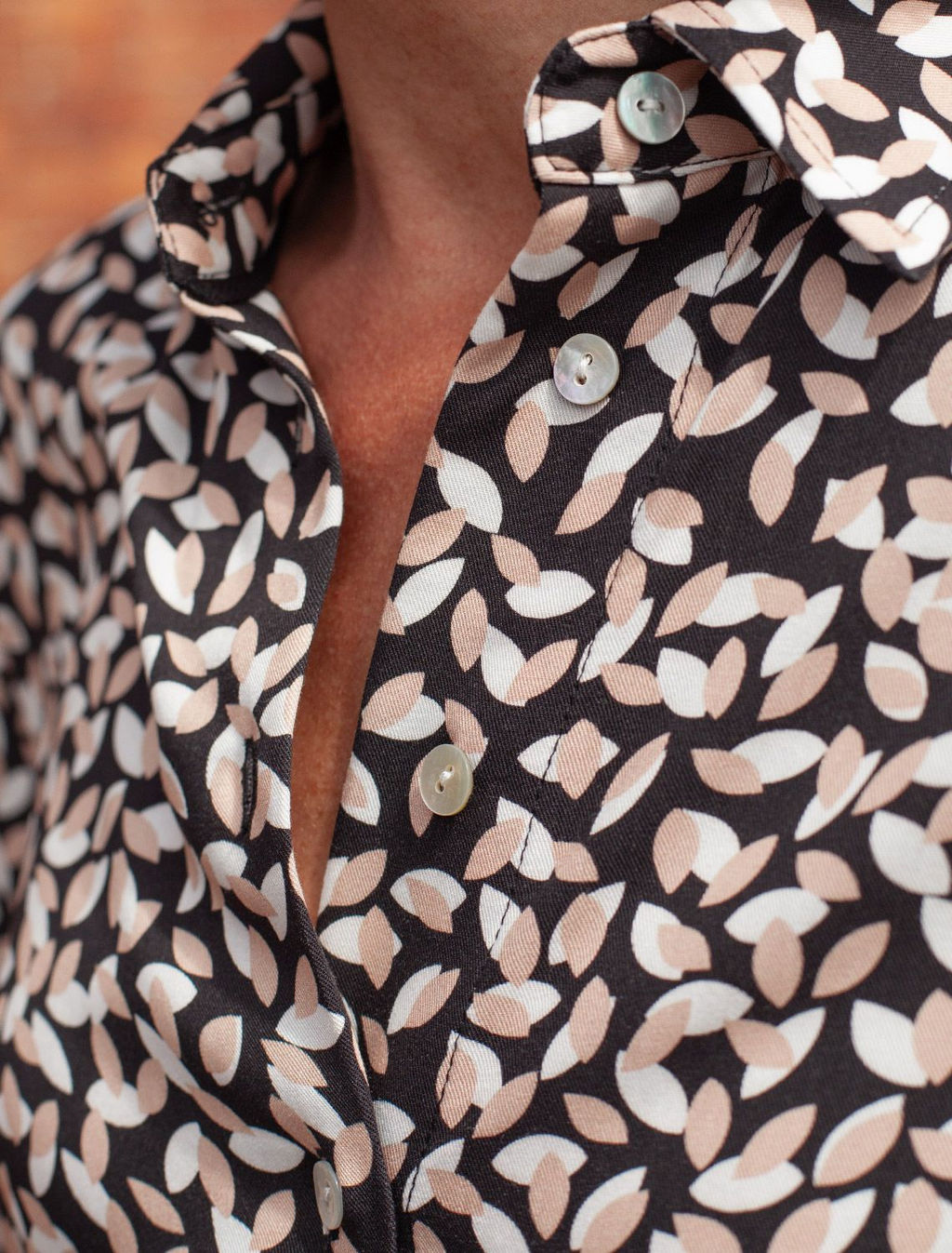 D29.269 Блузка женская черный-бежевый