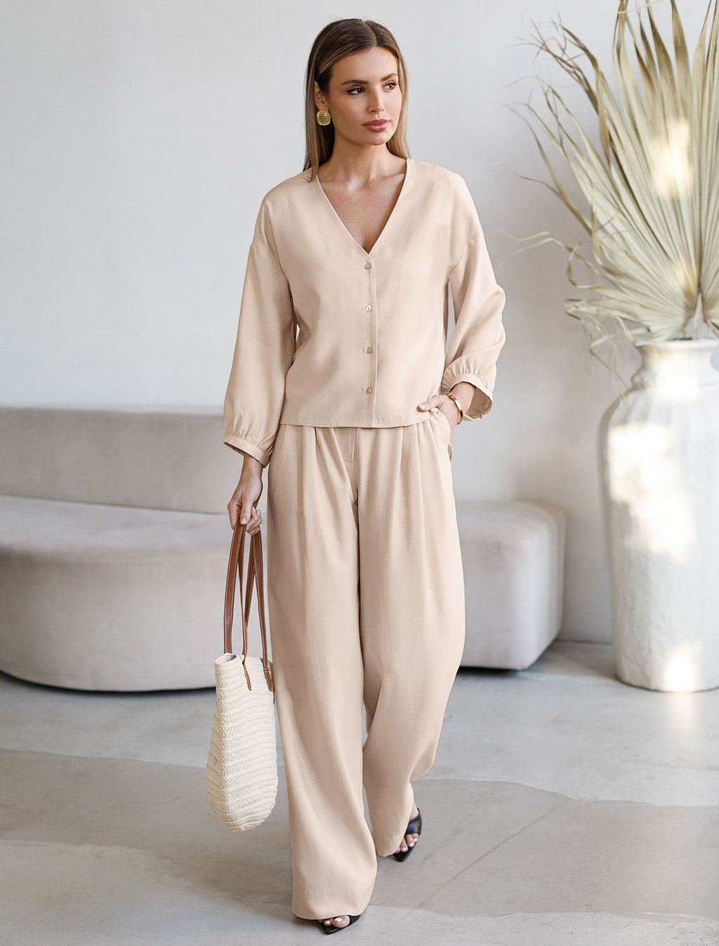 Укороченная блузка с V вырезом из плотного лиоцелла - Vilatte фото 5