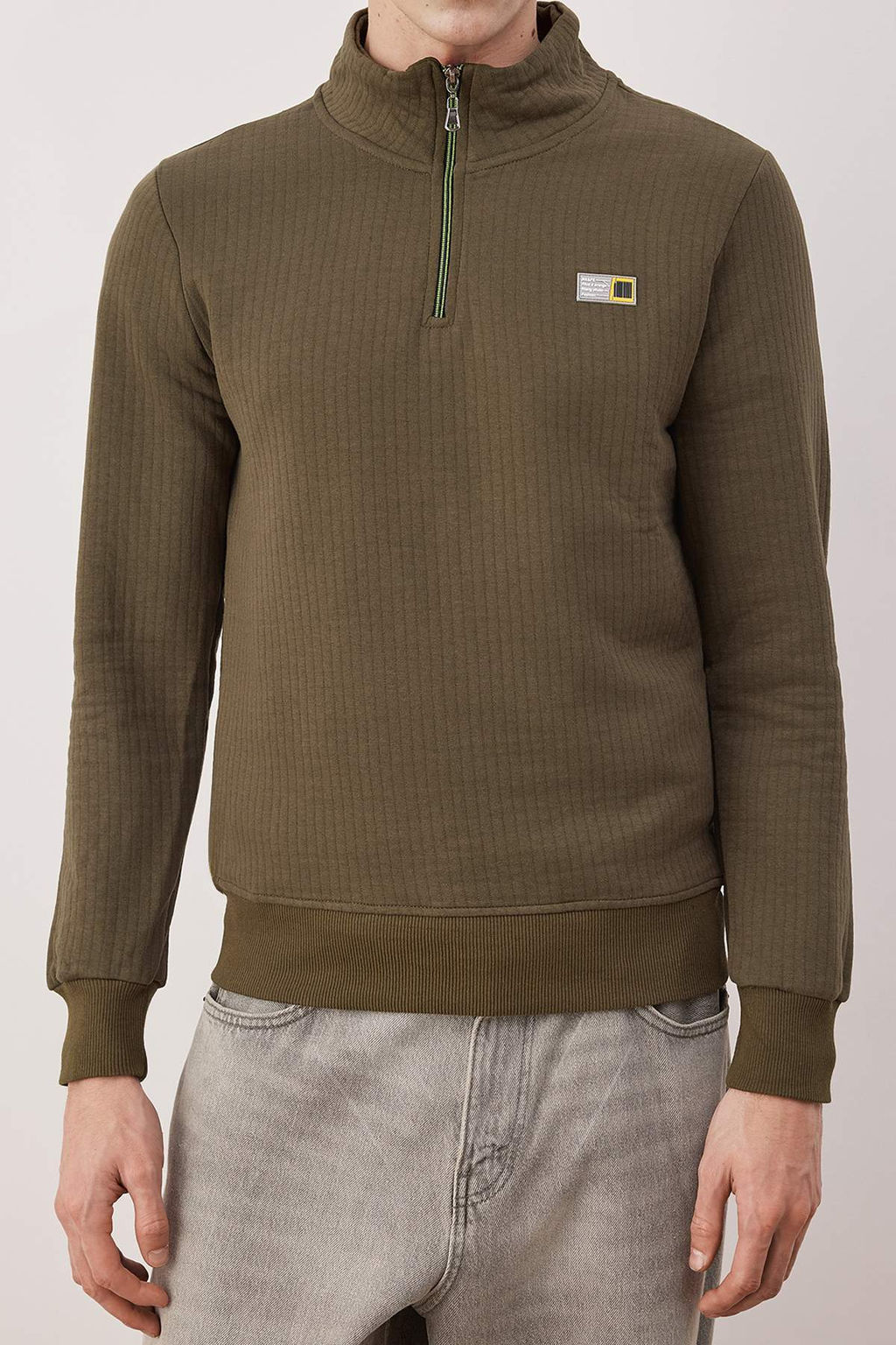 Siyah Regular/Normal Kesim Dokulu Etiket Detayl? Fermuarl? Sweatshirt TMNAW26SW00062 - Trendyolmilla фото 17