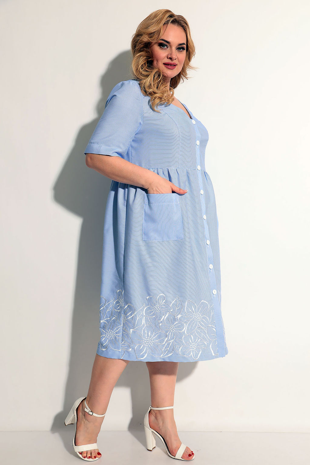 Белорусское платье летнее голубое с пуговицами спереди - Almond фото 3