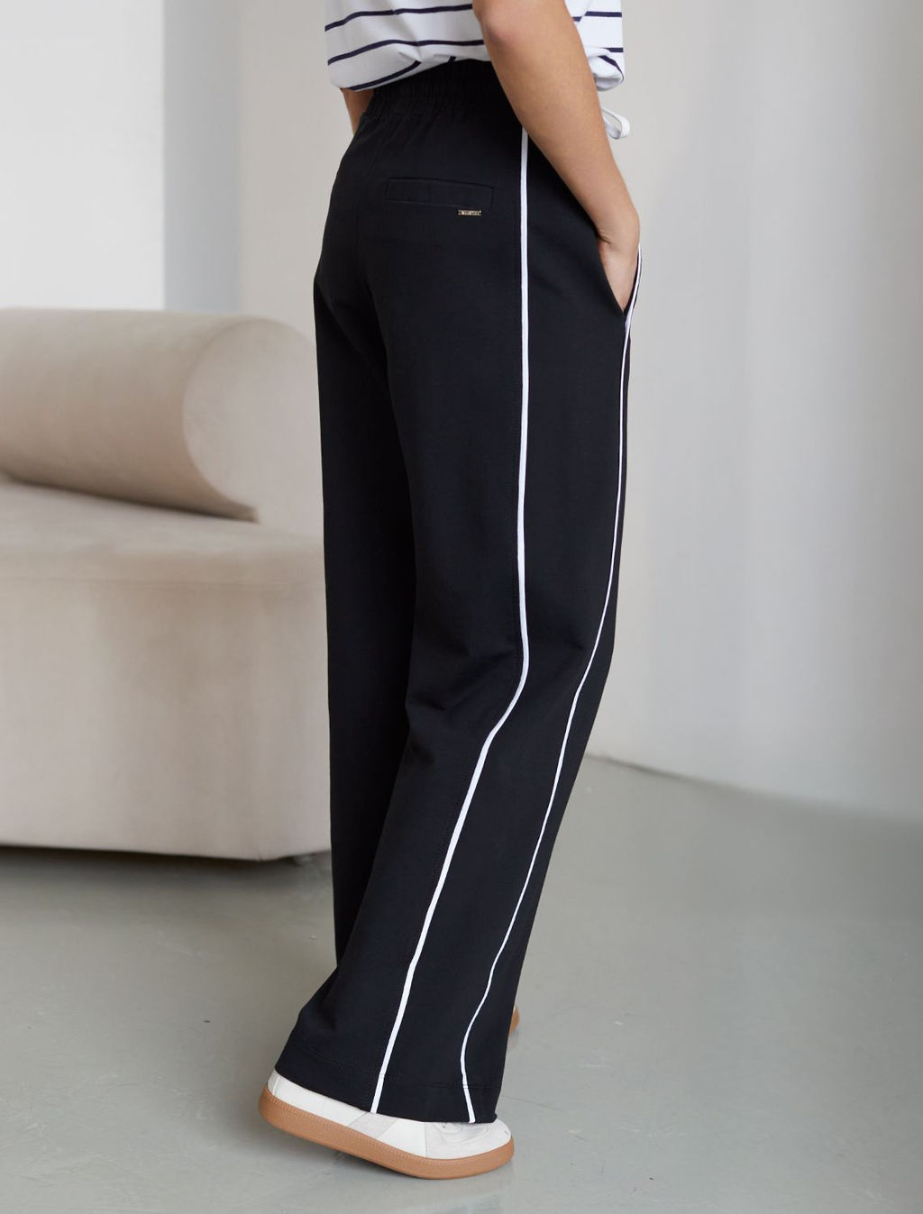 Прямые брюки с лампасами из эластичного футера двухнитки без начеса - Vilatte фото 3