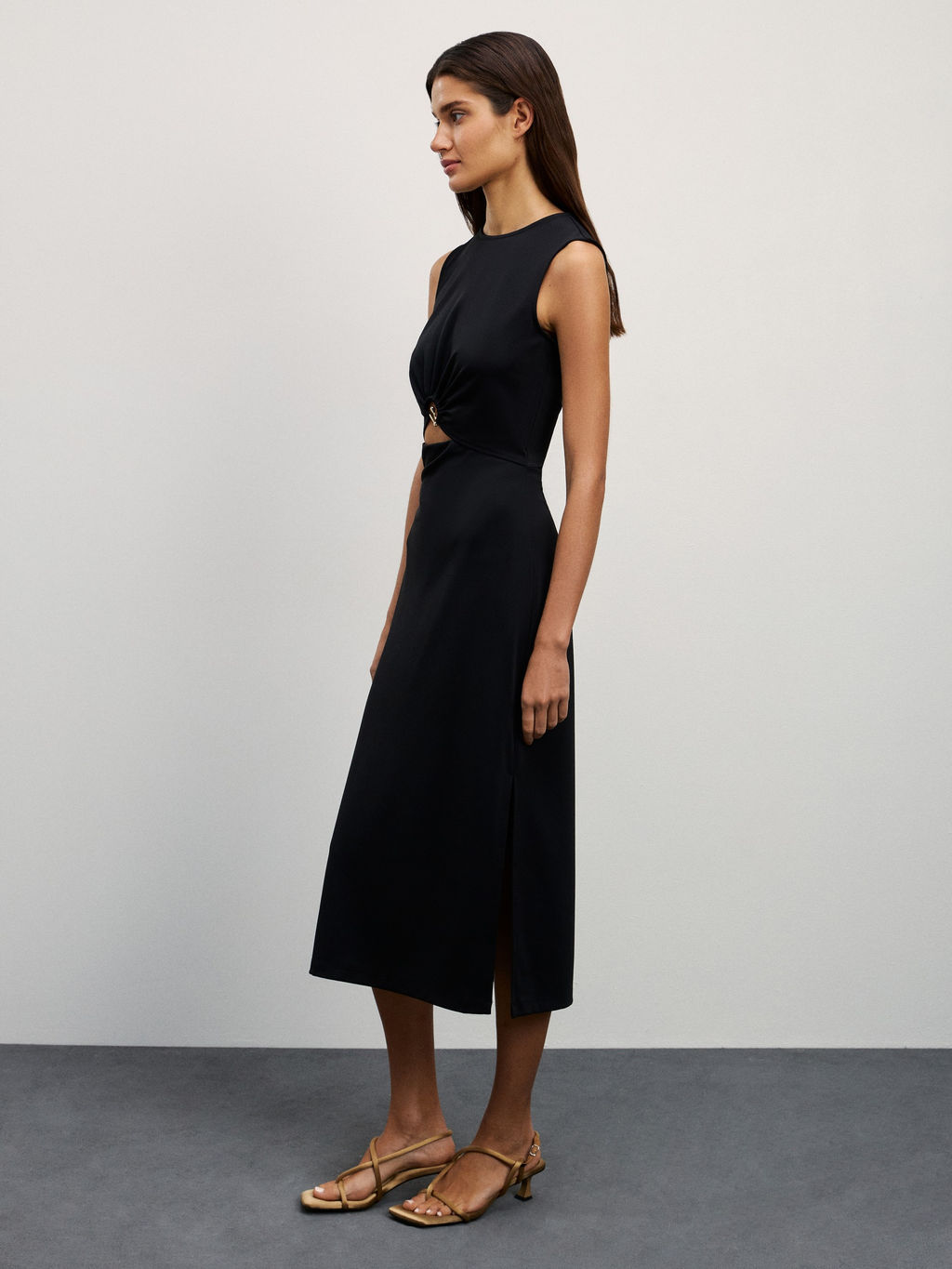 Миди платье с декоративным элементом / Zarina  фото 4