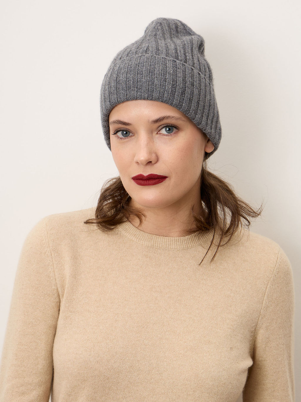 Шапка из кашемира 15-24-206-0C графит