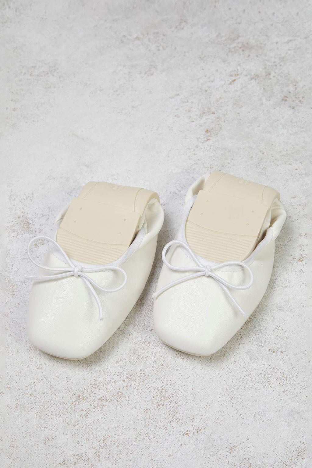 Trendyol Shoes Beyaz Fiyonklu Katlanabilir Esnek Taban Kad?n Babet TAKSS25BE00016