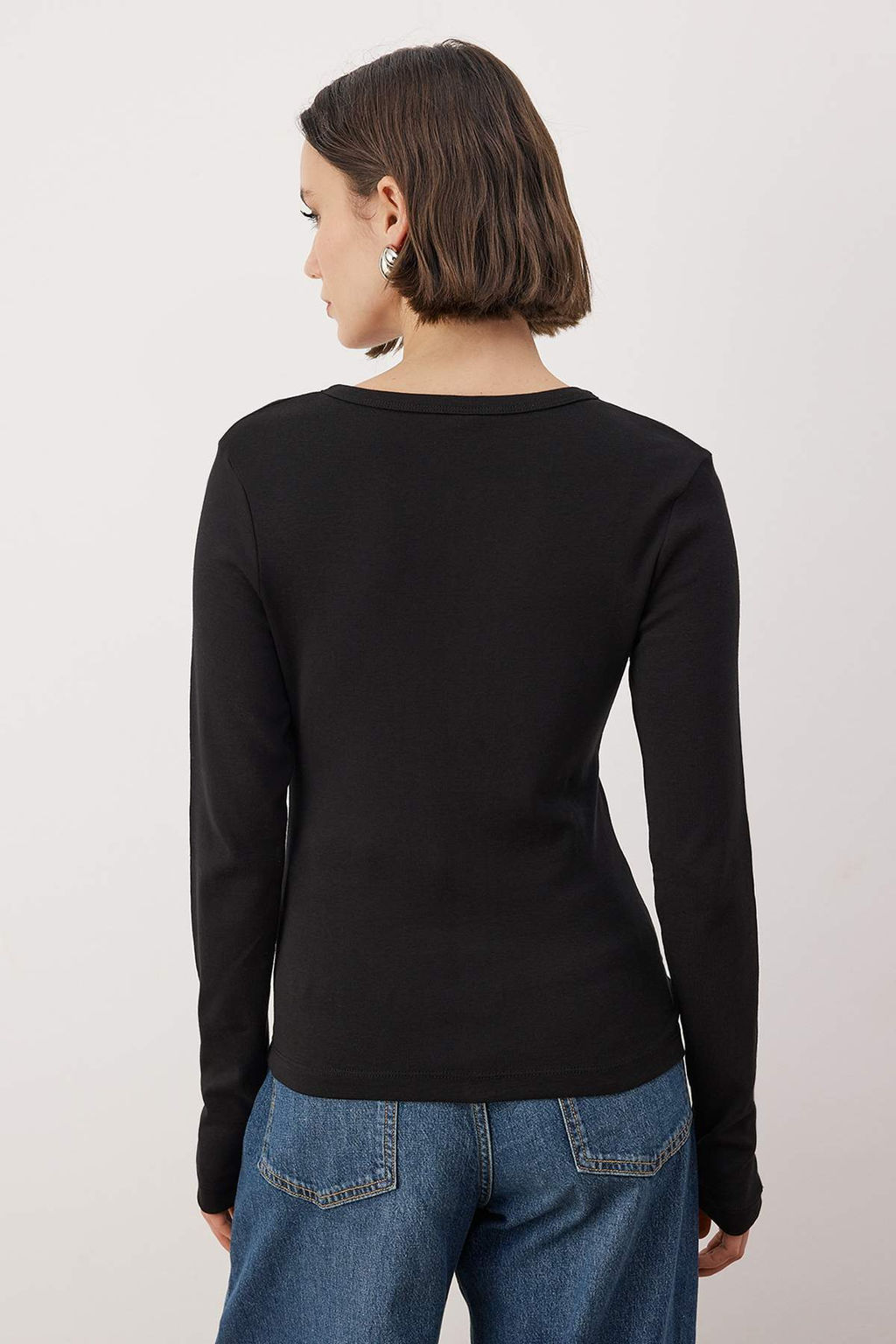 Siyah Dugmeli Vucuda Oturan Esnek Orme Bluz TWOAW26BZ00007