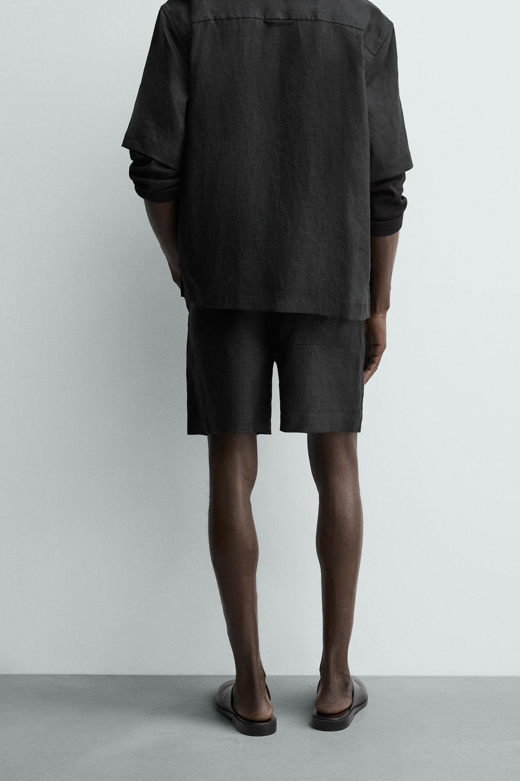 BERMUDA RELAXED FIT 100% LINO / Negro - Zara фото 3