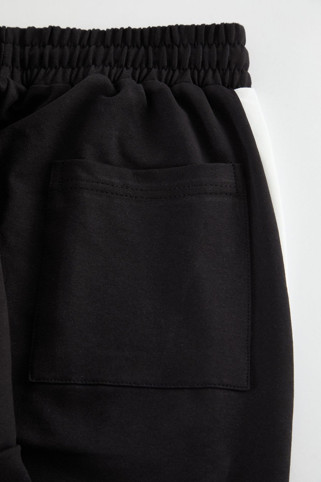TRENDYOL MAN Siyah Oversize/Genis Kesim Ac?k Paca Renk Bloklu Esofman Alt? TMNAW25EA00006 - Trendyolmilla фото 7